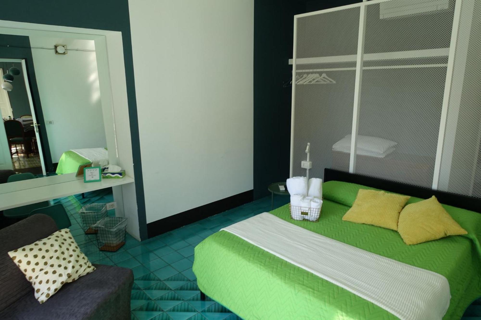Ninina Boutique Suites Salerno Exterior foto