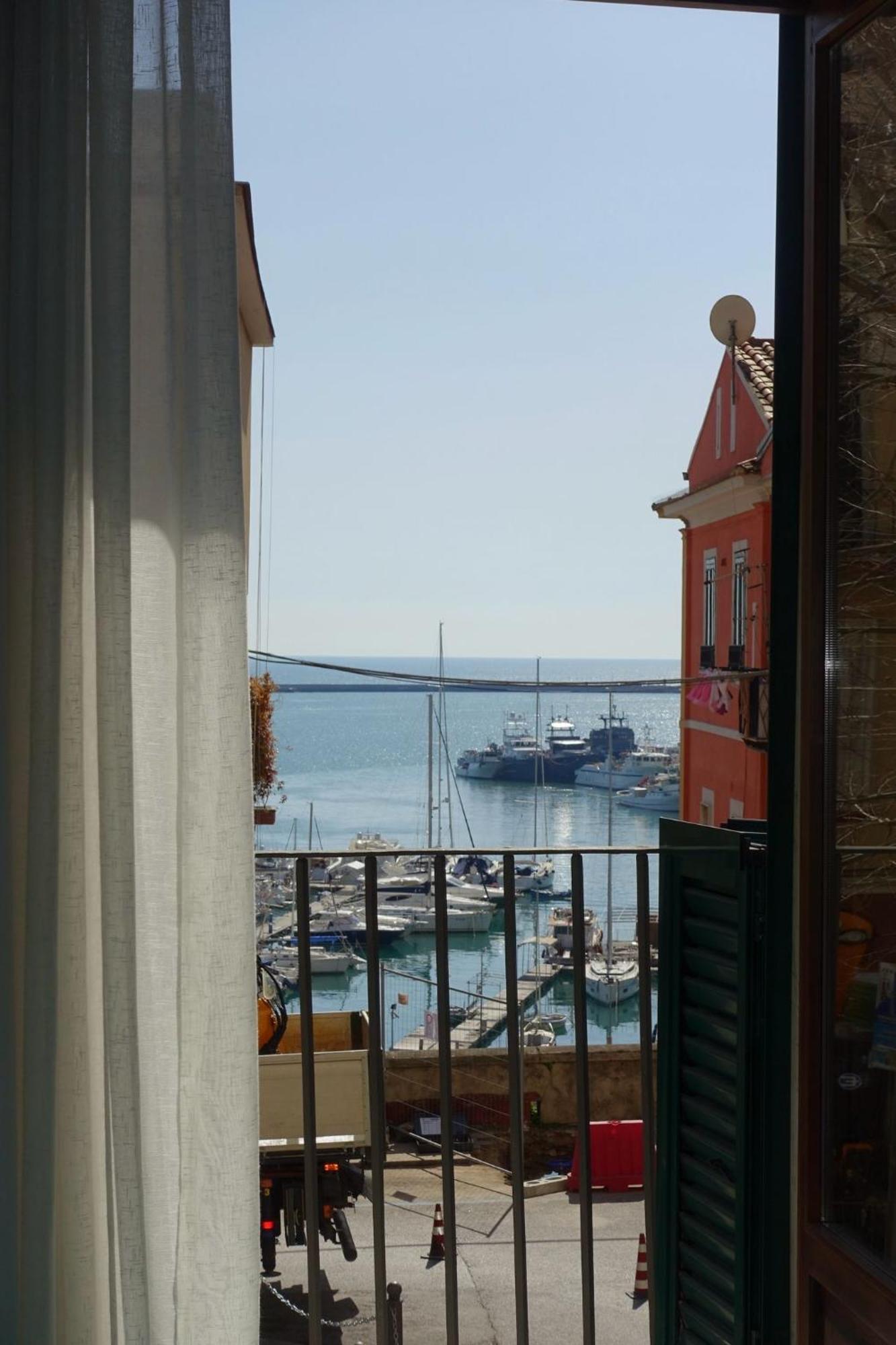 Ninina Boutique Suites Salerno Exterior foto
